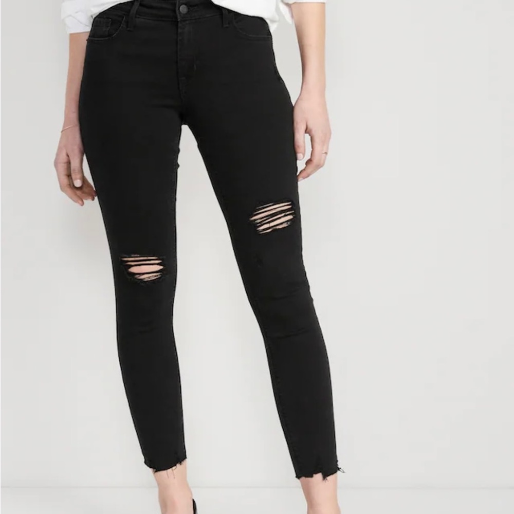 NWT Old Navy distressed black skinny jeans 🖤